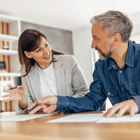 Mortgage-Guide-Talking-with-a-realtor-about-house-purchase