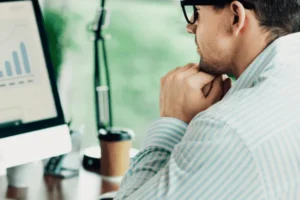 Google-Core-Update-Man-looking-at-recent-traffic-data-600x400