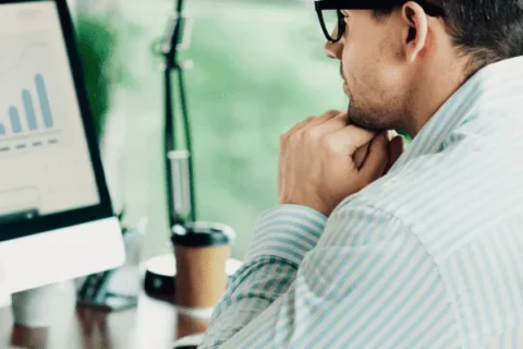 Google-Core-Update-Man-looking-at-recent-traffic-data-600x400